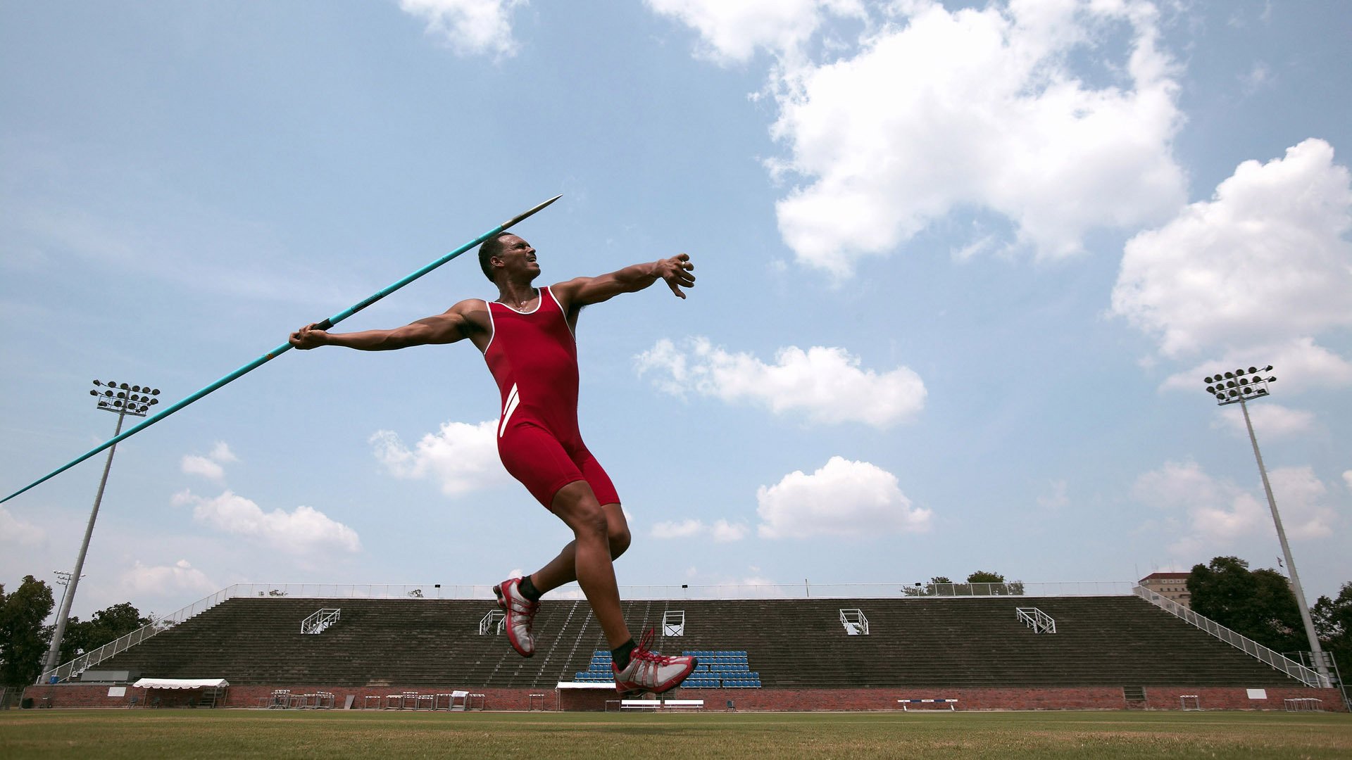 九游娱乐网站体验棒-“马科斯·梅特罗的进攻火力和防守稳健，成就美洲狮队的全能之星”